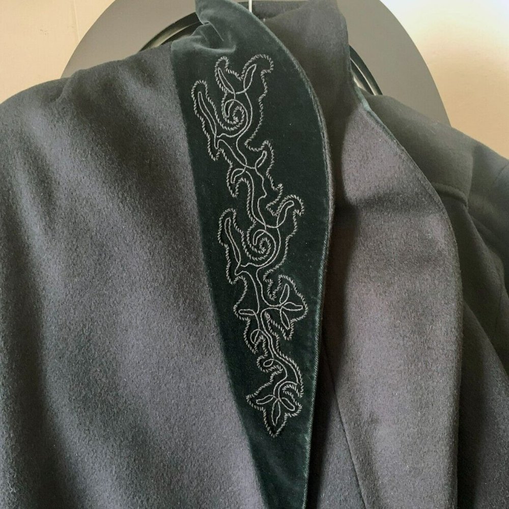 Vintage Women's Portrait Coat Velvet Embroidered Lapel L/XL